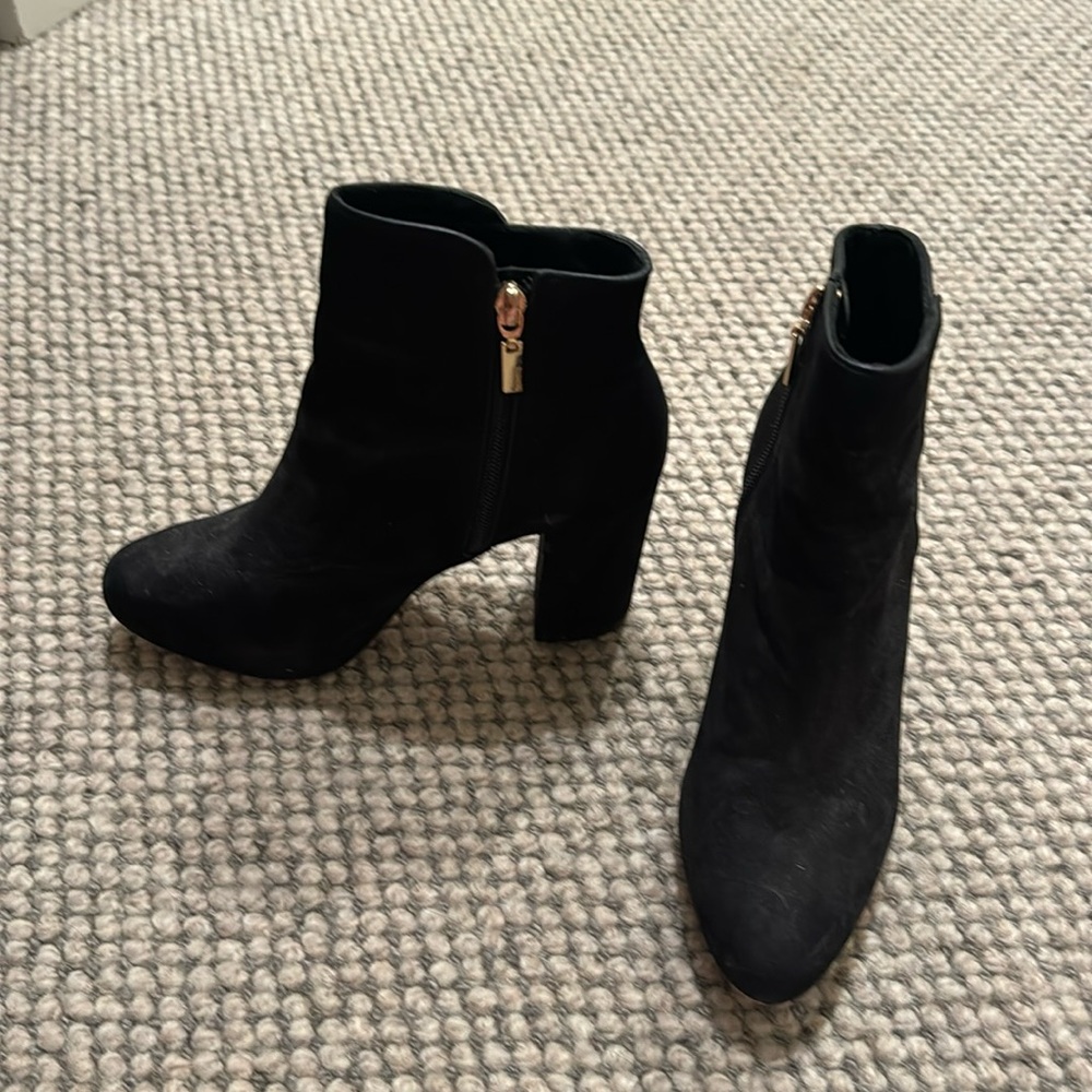 Schultz black womens bootie, 6.5
